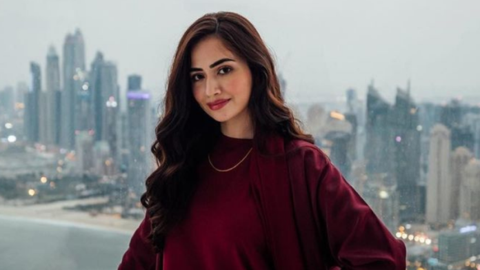 SANA JAVED NAILS POWER DRESSING IN NEW PICTURES