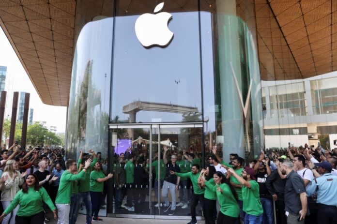 Apple Opens First India Store As Fans Show Off Vintage Devices, Take Selfies